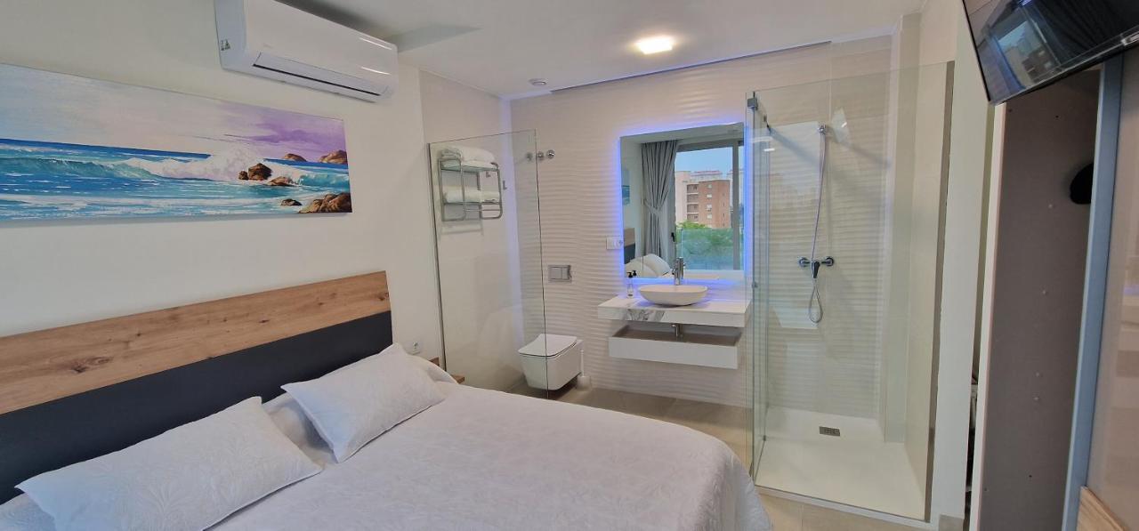 Apartamentos Oasis De La Cala ฟีเนสตรัต ภายนอก รูปภาพ