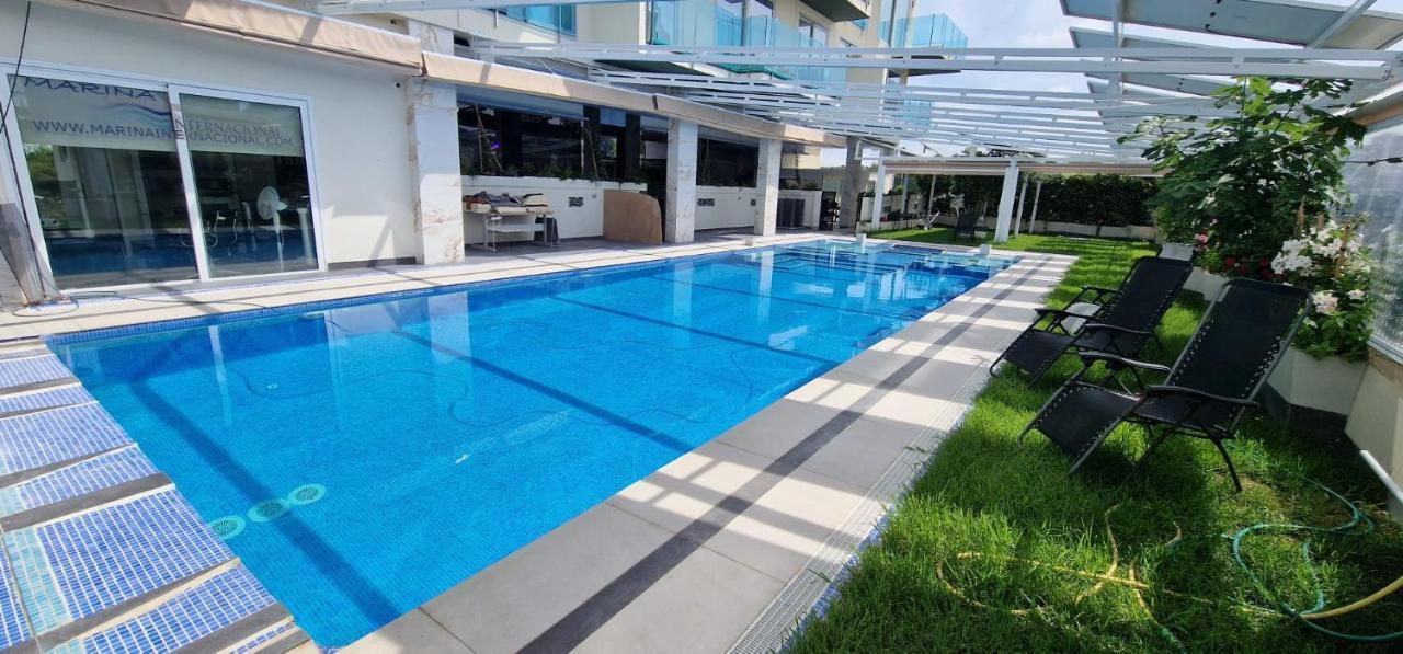 Apartamentos Oasis De La Cala ฟีเนสตรัต ภายนอก รูปภาพ