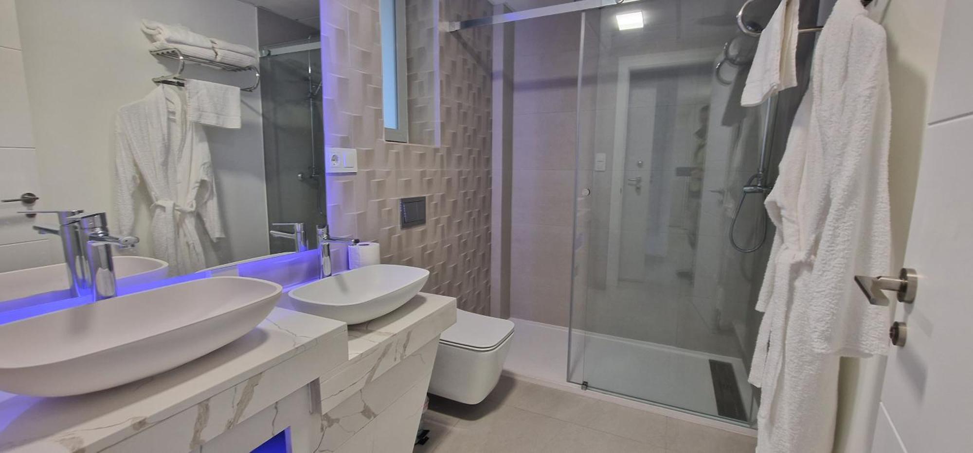 Apartamentos Oasis De La Cala ฟีเนสตรัต ภายนอก รูปภาพ